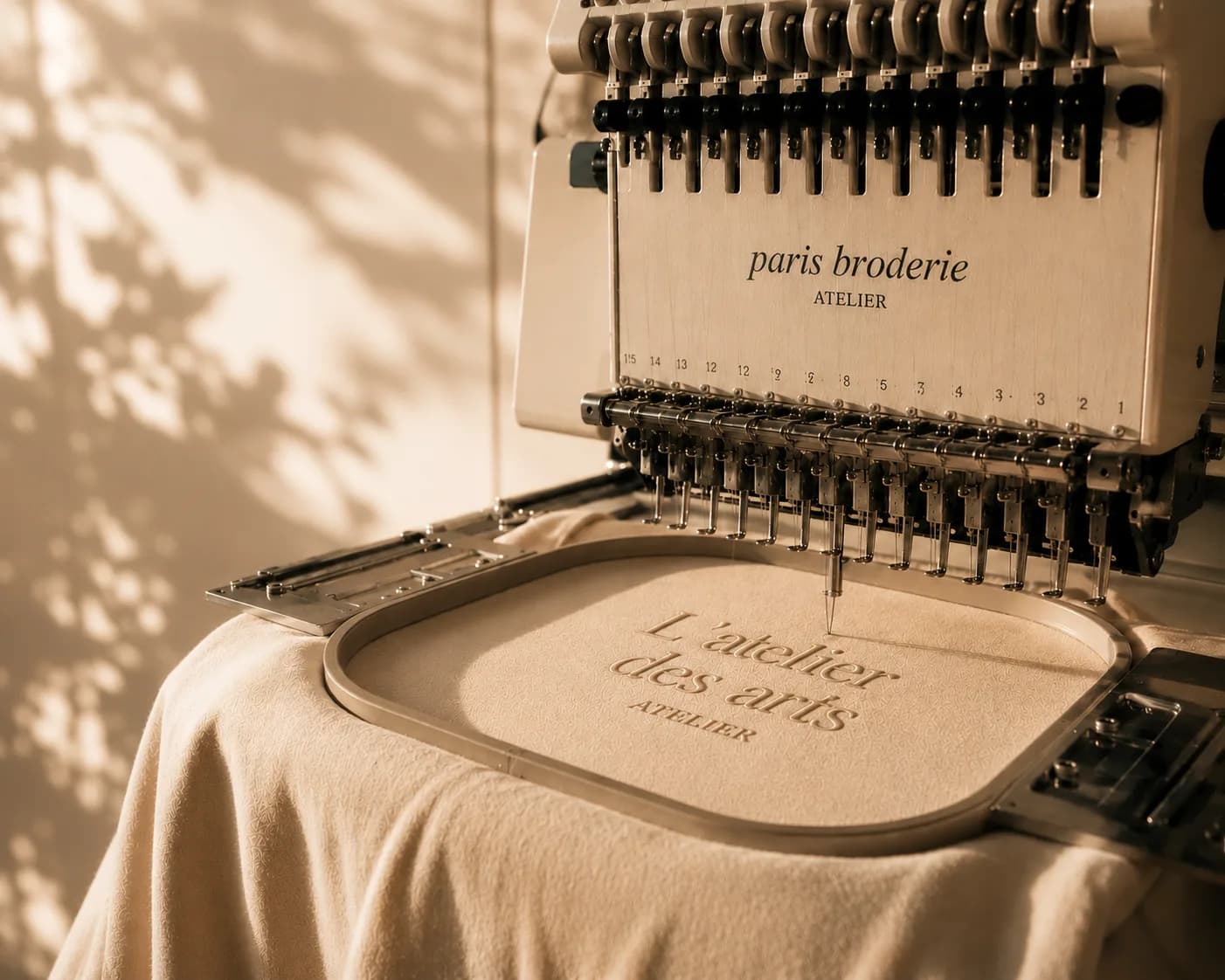 Machine à broder atelier Paris Broderie — broderie professionnelle